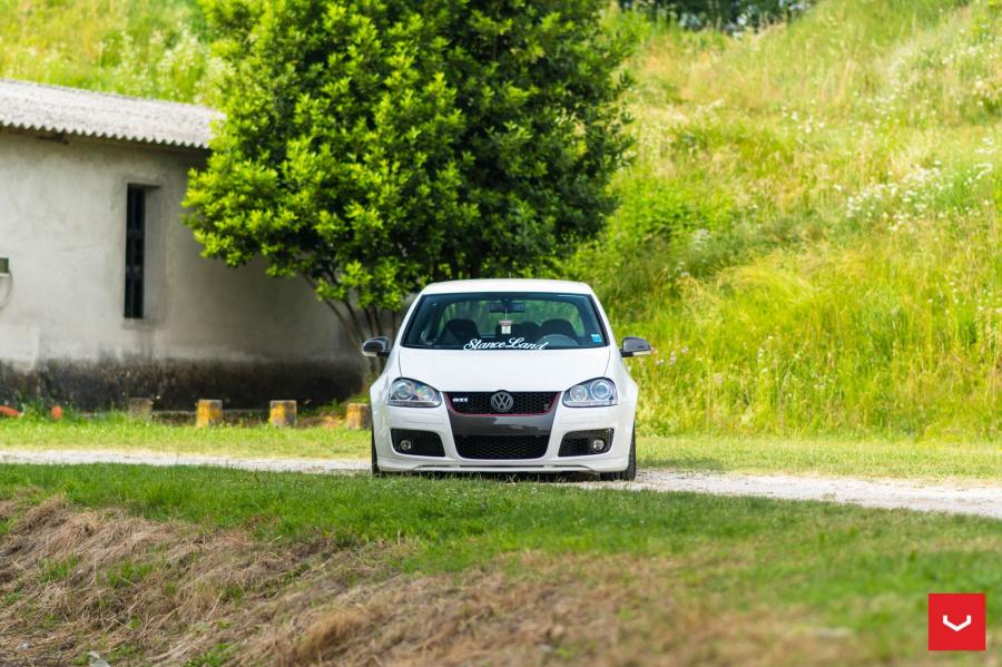  Volkswagen Golf GTI on Vossen Wheels (VFS2) 2017 года  (фото 27 из 28)